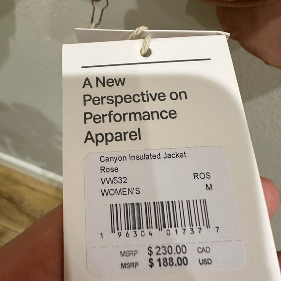 Vuori Canyon Insulated Jacket in Rose - Picture 3 of 6